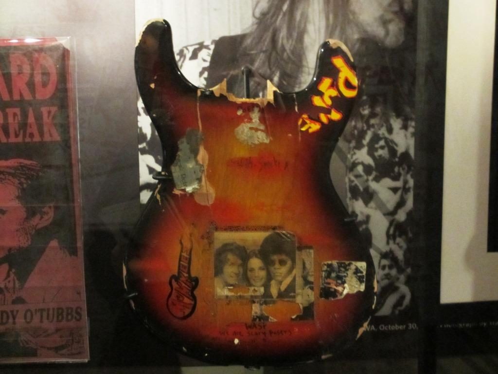 Univox Hi-Flyer guitar smashed by Kurt Cobain.