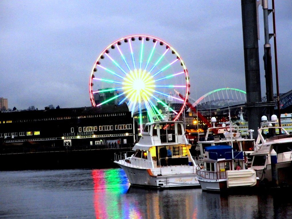 Seattle Great Wheel on New Year’s Eve, with boat.