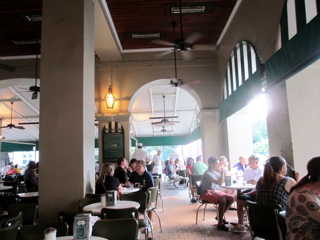 Outdoor tables at Café Du Monde.